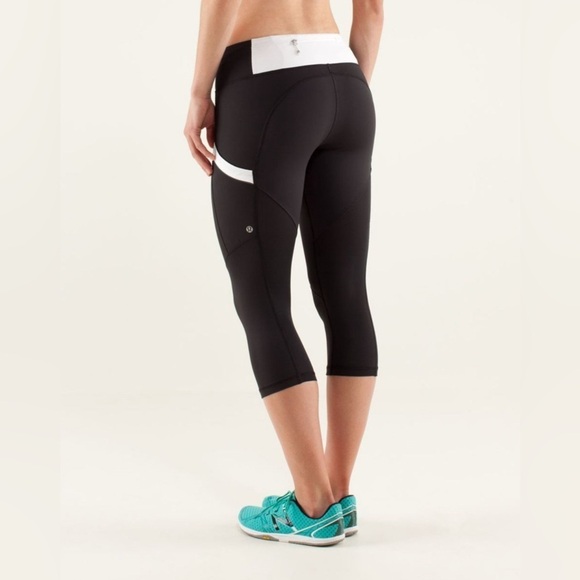 Lululemon Athletica Run: Mod Moves Crop in Black / White women’s size 8 - Picture 2 of 14